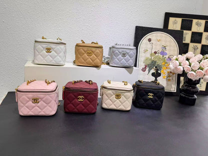 CHANEL

best quality 
with box

95 dhs🇦🇪🇦🇪

size11CM
Zain290
♥️♥️♥️