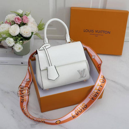 LV
Bags

with box

Zain26
♥️♥️♥️