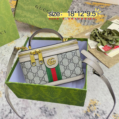 Gucci
✨✨NEW ✨✨
95 dhs🪙🌨️

with box
🎁🎁🎁

Zain38
♥️♥️♥️
