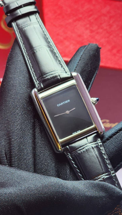 Cartier watch unsix
 (size36mm) 
good quality 
220 dhs🪙💚

Zain59
♥️♥️♥️