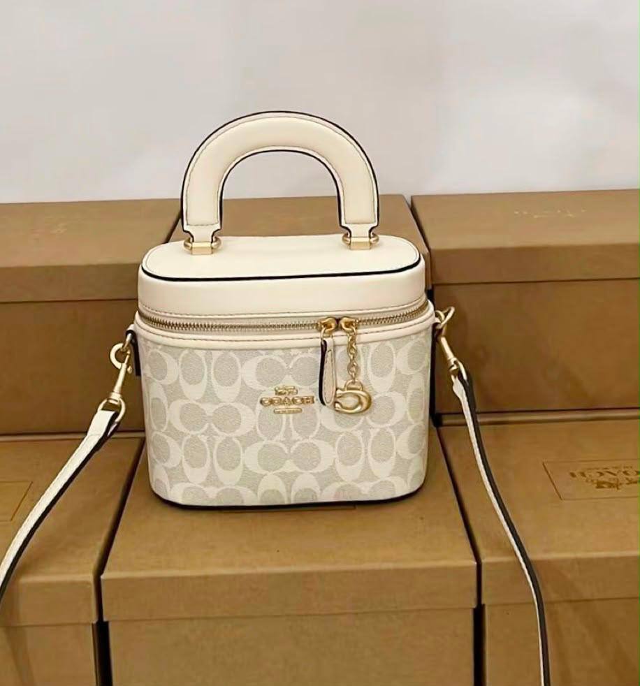 COACH  

MACK UP BOX 

RESTOCK 

HIGH QUALITY 

WITH BOX 
100 dhs🇦🇪🇦🇪

Zain295
♥️♥️♥️