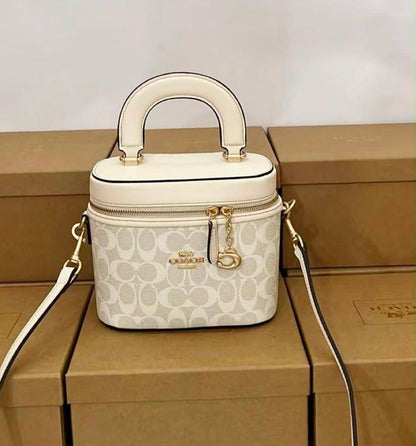 COACH  

MACK UP BOX 

RESTOCK 

HIGH QUALITY 

WITH BOX 
100 dhs🇦🇪🇦🇪

Zain295
♥️♥️♥️