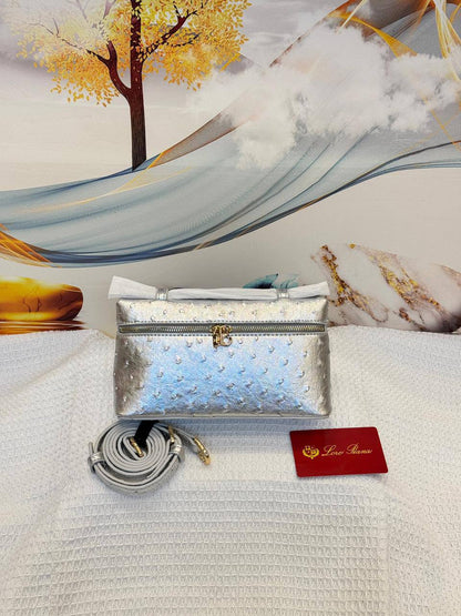 LORO PIANA
Best quality 
WITH BOX
80 dhs✅
size 19CM

Zain290
♥️♥️♥️