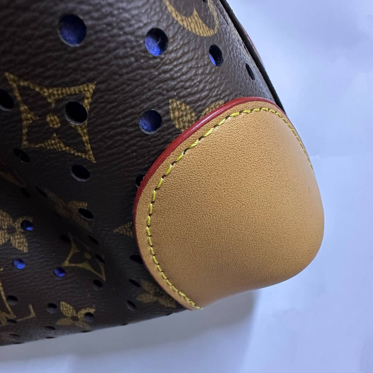 LV

COPY ONE 
NEW CAME 

WITH BOX 
155 dhs🇦🇪🇦🇪

Zain39
♥️♥️♥️