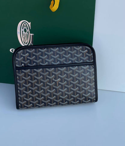 GOYARD
*Clutch bag* 
*Master quality* 

400 dhs🪙🌨️

Zain179
♥️♥️♥️