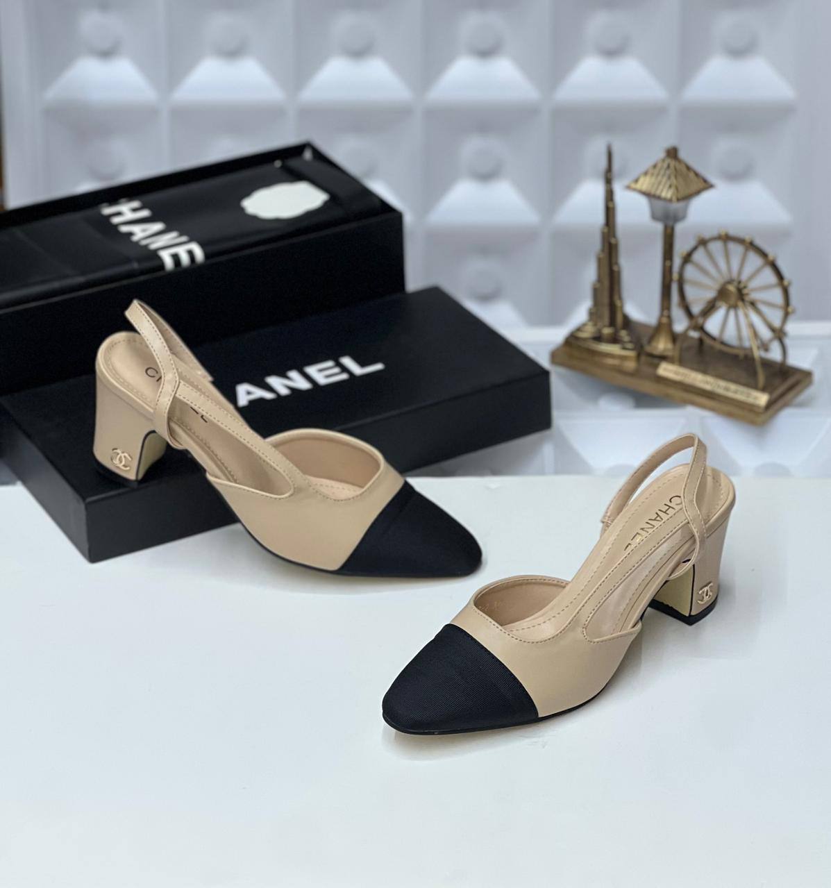 Chanel heel

Size 36 to 41 

110 dhs🇦🇪🇦🇪

Zain80
♥️♥️♥️