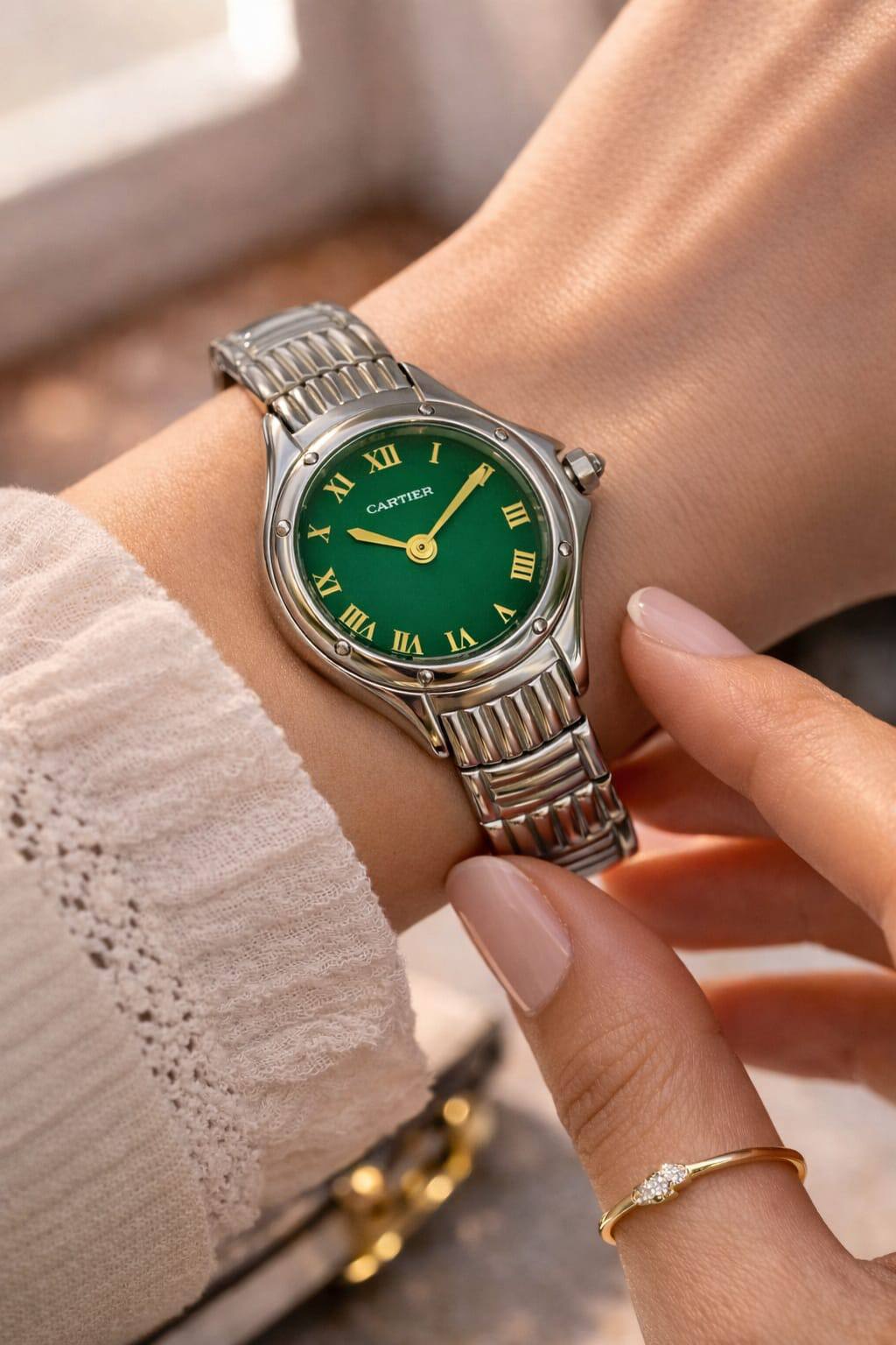Cartier watch for ladies good quality no stone 
270 dhs✅

Zain59
♥️♥️♥️