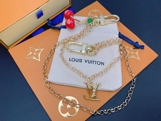 LV
BAG CHARM

 LAnd Keychain 80 dhs🪙🌨️ 

With Box And Paper Bag
🎁🎁🎁

Zain89
♥️♥️♥️