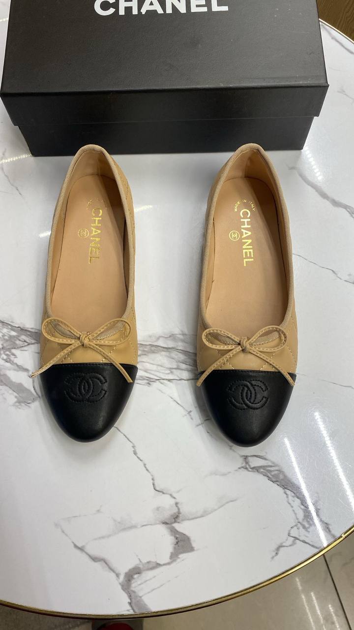 Chanel
Size 36 to 41 
140 dhs✅

Zain183
♥️♥️♥️