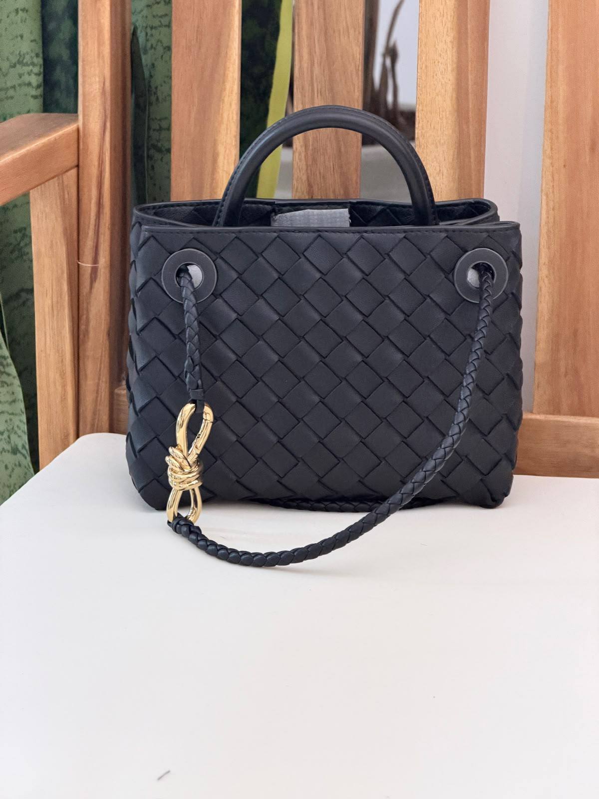 BOTTEGA VENETA💫
VIP Quality ⚡️
Original Packing 🎁
Size 20CM📏
For Price 👇 WhatsApp✅
0568585901 
0507557372
0552275751 Owner Zain 👌

Zain321
♥️♥️♥️