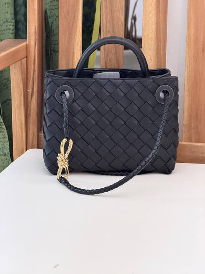 BOTTEGA VENETA💫
VIP Quality ⚡️
Original Packing 🎁
Size 20CM📏
For Price 👇 WhatsApp✅
0568585901 
0507557372
0552275751 Owner Zain 👌

Zain321
♥️♥️♥️