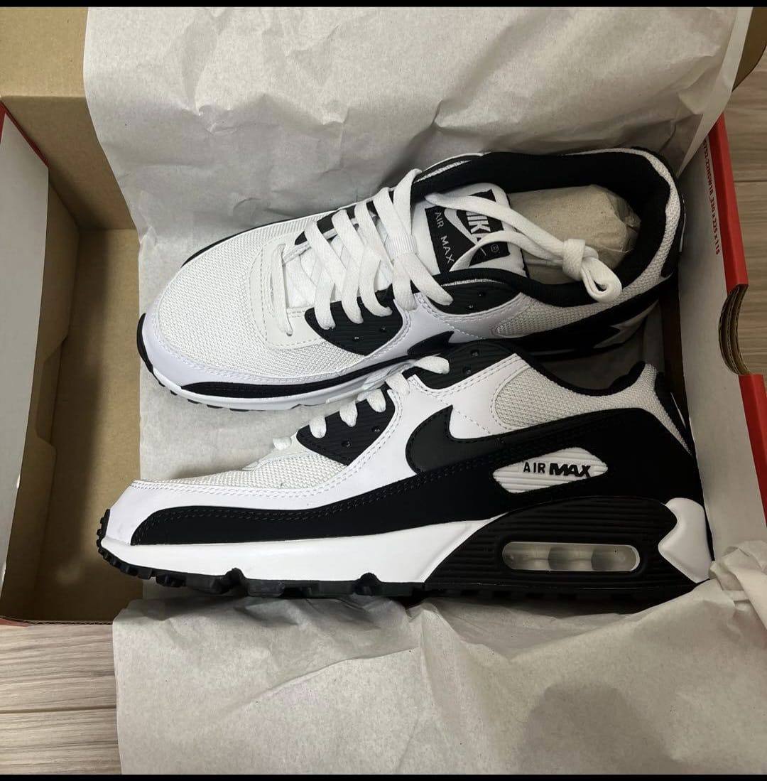NIKE
40 to 45 size
105 dhs💓

Zain27
♥️♥️♥️