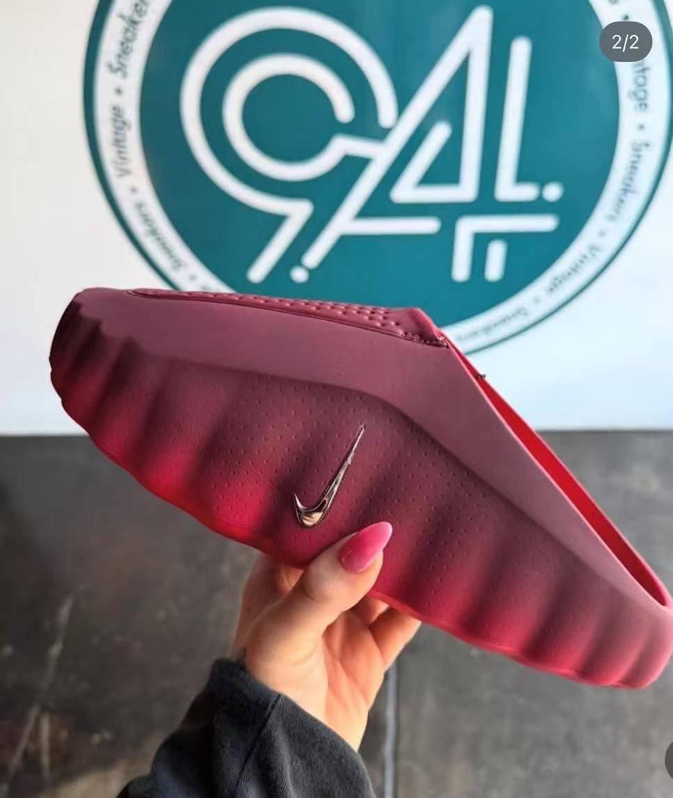 Nike Slippers, High Quality 
Size 40 To 45
160 dhs✅

Zain120
♥️♥️♥️