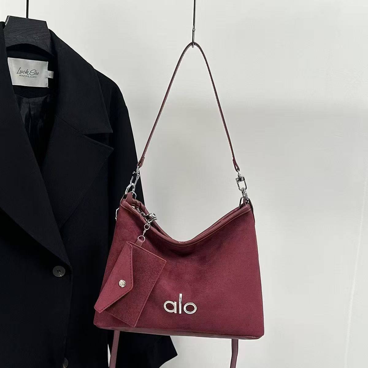 ALO
65 dhs✅
Good quality 

Zain253
♥️♥️♥️