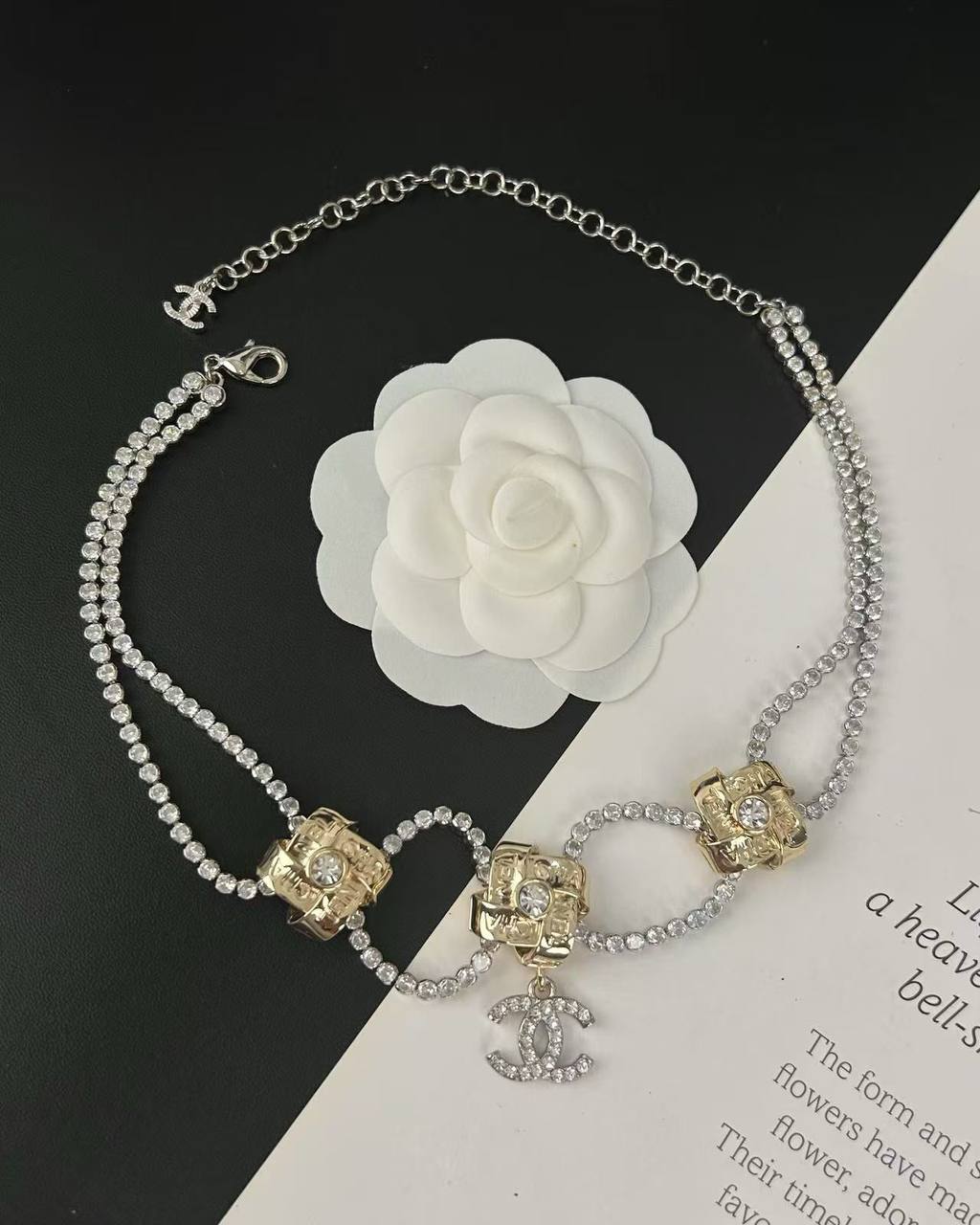 Chanel NECKLACE
120 dhs🪙🌨️ 

with Box And Paper Bag
🎁🎁🎁

Zain89
♥️♥️♥️