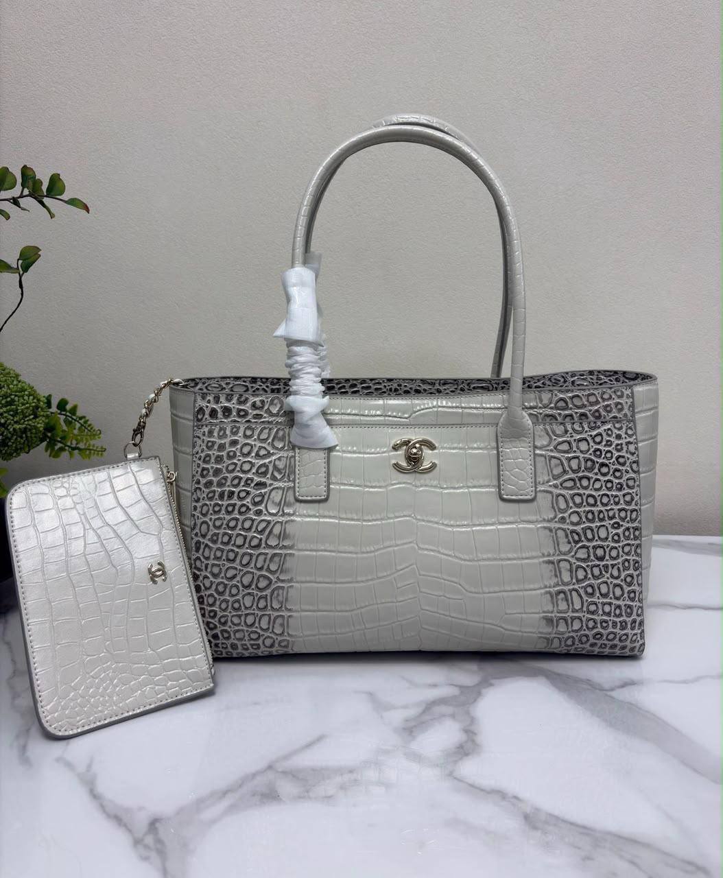 Chanel
Master❣️❣️
35cm🫶🏼🫶🏼 
350 dhs🇦🇪🇦🇪

Zain297
♥️♥️♥️