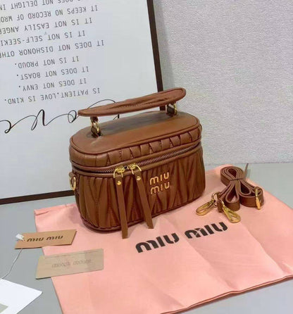 MIU MIU 

NEW CAME 
GOOD QUALITY 
WITH BOX 

90 dhs🇦🇪🇦🇪

Zain39
♥️♥️♥️