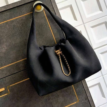 CHANEL 
NEW CAME 
HIGH QUALITY 
115 dhs🇦🇪

Zain39
♥️♥️♥️