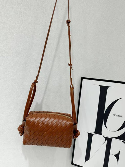 Bottega
95 dhs🇦🇪🇦🇪
With box
Size23cm

Zain219
♥️♥️♥️