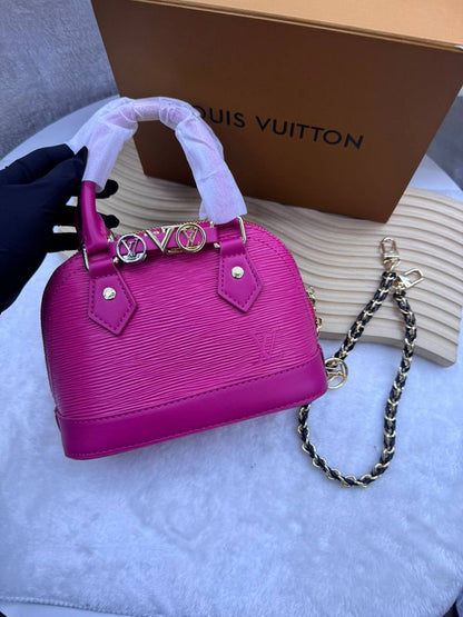 LV
with box 
🎁🎁🎁

size:18×12×8cm
110 dhs💓

Zain114
♥️♥️♥️