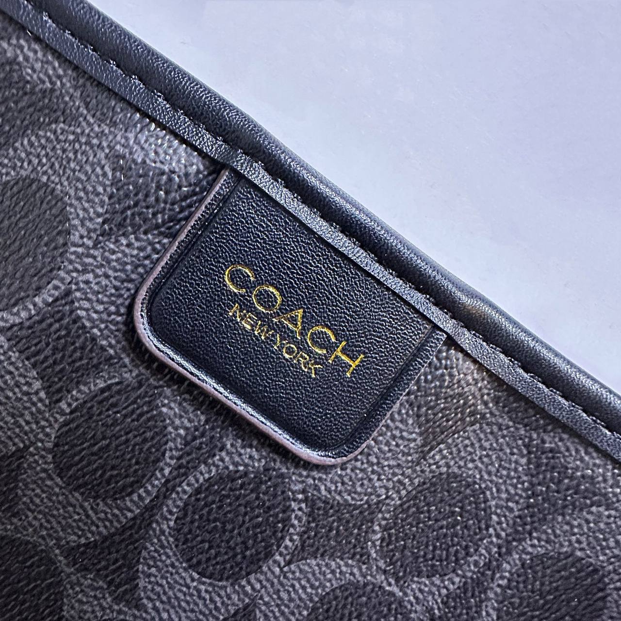 COACH 
 HIGH QUALITY 
115 dhs✅
Size:50cm

Zain39
♥️♥️♥️
