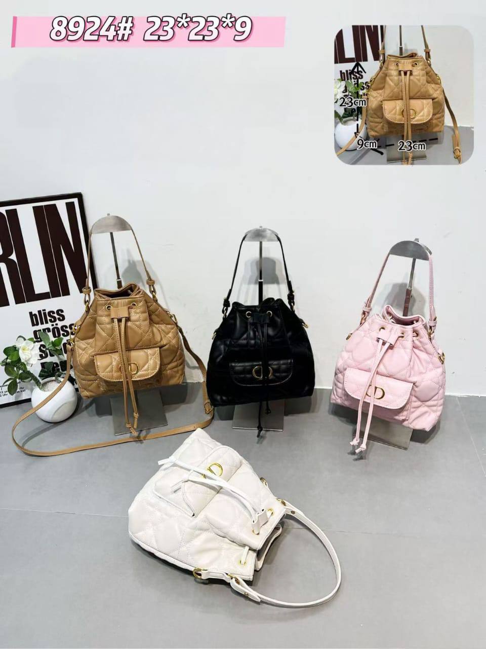 CHRISTIAN DIOR
BUCKET BAG
ᴡɪᴛʜ ʟᴏɴɢ ʙᴇʟᴛ sᴛʀᴀᴘ
sɪᴢᴇ : 23 cm

70 dhs🪙💕

Zain31
♥️♥️♥️