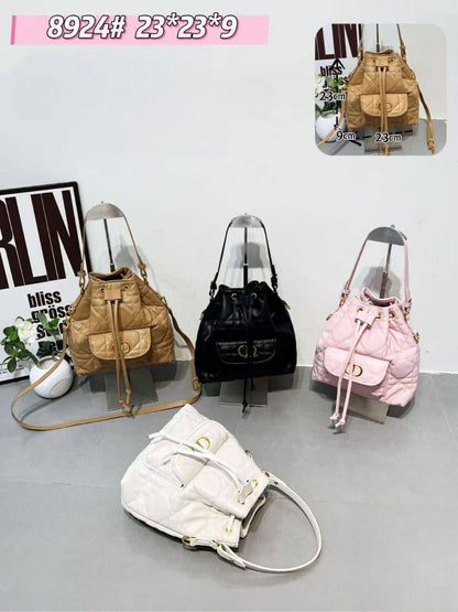 CHRISTIAN DIOR
BUCKET BAG
ᴡɪᴛʜ ʟᴏɴɢ ʙᴇʟᴛ sᴛʀᴀᴘ
sɪᴢᴇ : 23 cm

70 dhs🪙💕

Zain31
♥️♥️♥️