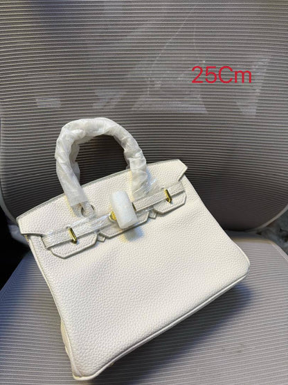 Prada - Chanel - Hermes
95 dhs✅
high quality25cm

Zain26
♥️♥️♥️