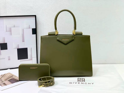Givenchy
GOOD QUALITY 
120 dhs🇦🇪

Zain200
♥️♥️♥️