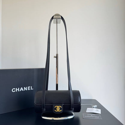 CHANEL

Best quality
 with box
115 dhs🇦🇪🇦🇪

size 20CM

Zain290
♥️♥️♥️