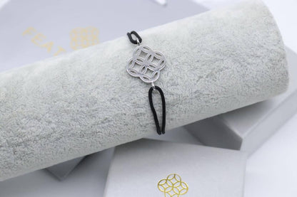 Bracelet 
55 dhs💓
+Box and paper bag🎁

Zain33
♥️♥️♥️