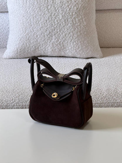 Hermes Lindy velvet 18cm💕master quality😍

with box❤️
🎁🎁🎁

550 dhs🪙🖤🇦🇪

Zain52
♥️♥️♥️