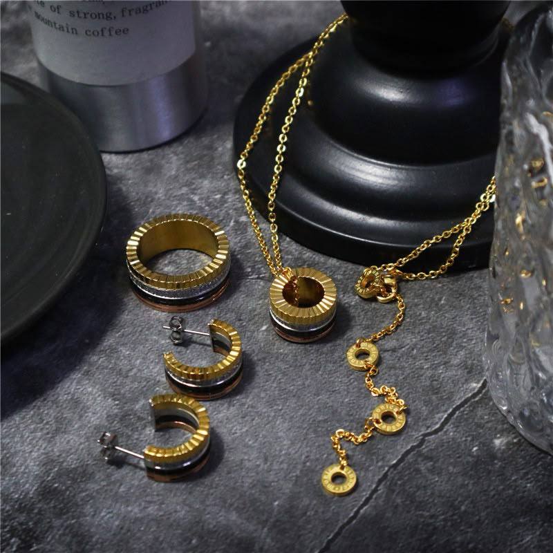 BOUCHERON 😍
Necklace ❤️‍🔥
Earring 🐦‍🔥
Ring 💍 available size👇
6,7,8,9
Master quality 💯
With normal boxes 📦 
200 dhs🇦🇪🇦🇪

With master box 🗃️ 
280 dhs🇦🇪🇦🇪

Zain216
♥️♥️♥️