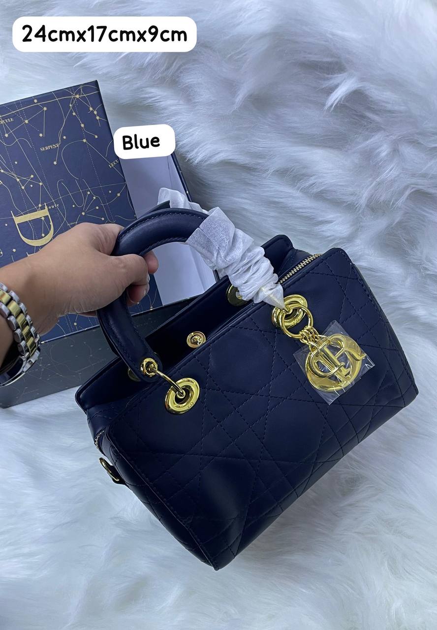 Dior

95 dhs✅

with box
🎁🎁🎁

Zain72
♥️♥️♥️
