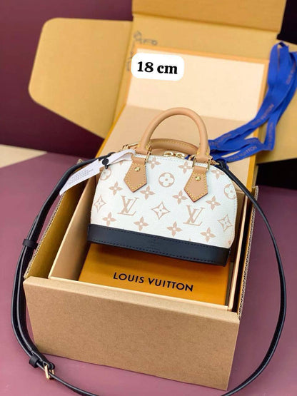 LV
75 dhs🪙💕

With box
🎁🎁🎁

Zain219
♥️♥️♥️