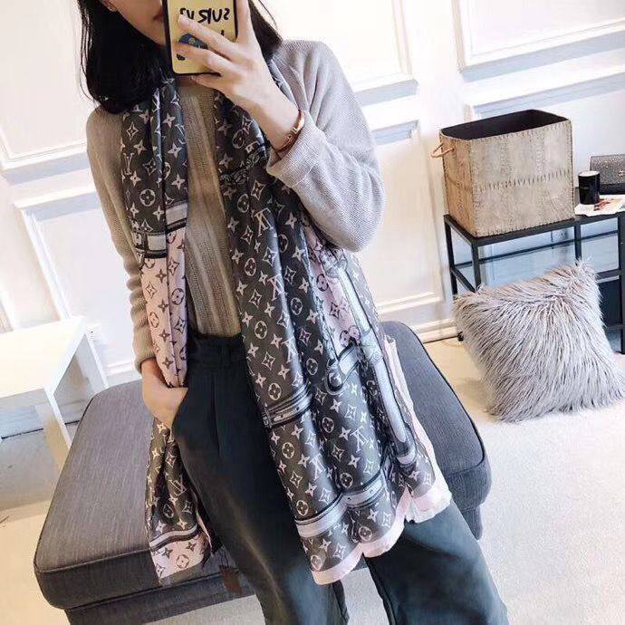 Silk scarf 
40 dhs✅

Zain93
♥️♥️♥️