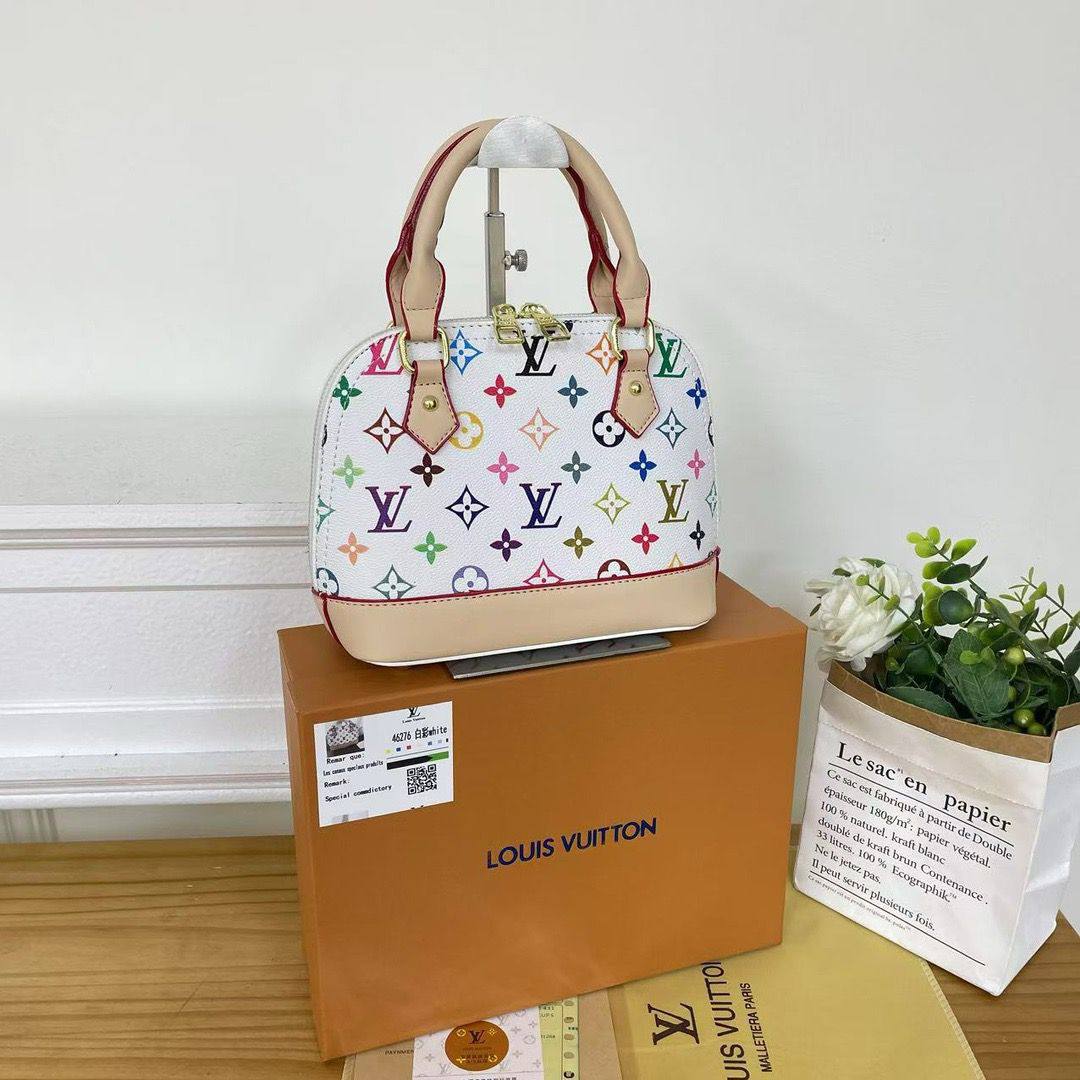 LV  
Size ：23CM  
90 dhs💓

Zain04
♥️♥️♥️