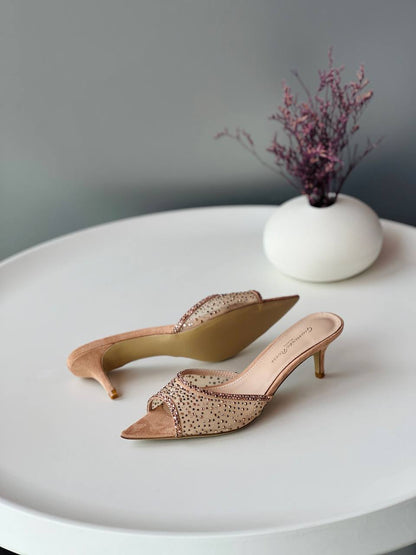 Gianvitto Rossi ✨⭐️
Size 36-41
_Super master high quality_🪡
450 dhs💛

Zain176
♥️♥️♥️