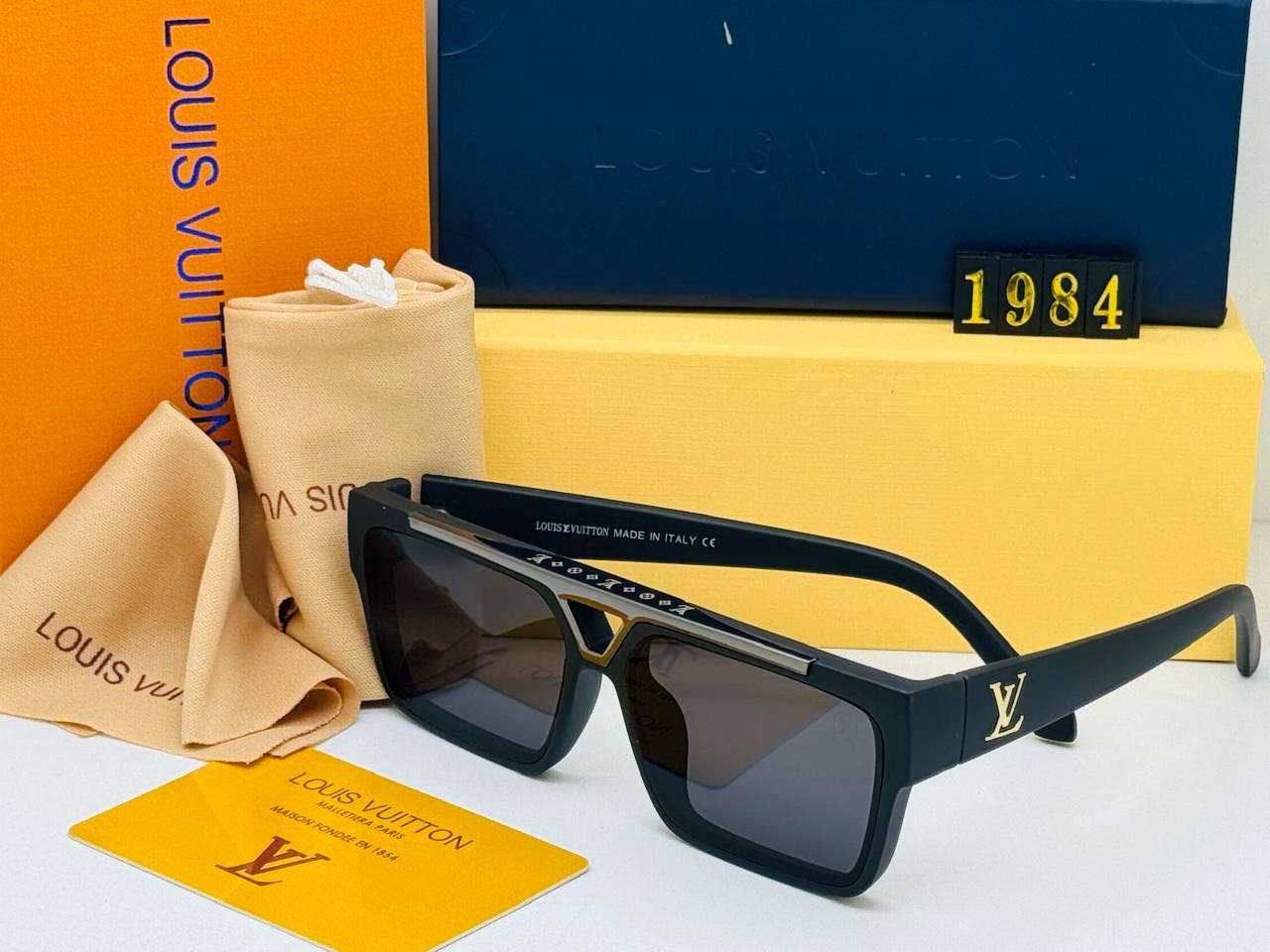 Sunglass
55 dhs✅

Zain29
♥️♥️♥️