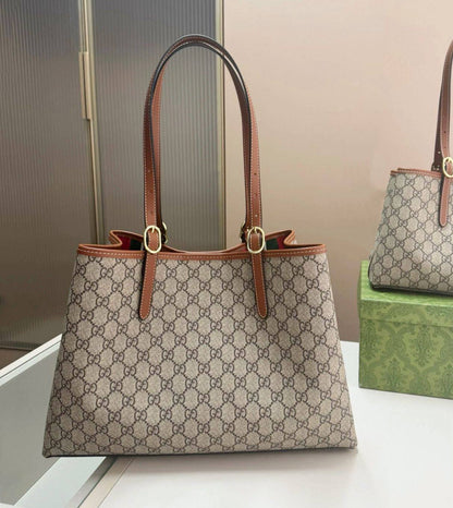 GUCCI 
NEW CAME GOOD QUALITY 
120 dhs👑

Zain279
♥️♥️♥️