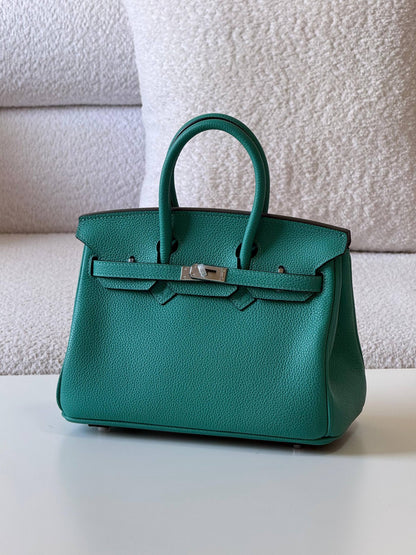Hermes birkin 25cm💕master quality😍

with box❤️
🎁🎁🎁

400 dhs🪙🌨️

Zain52
♥️♥️♥️