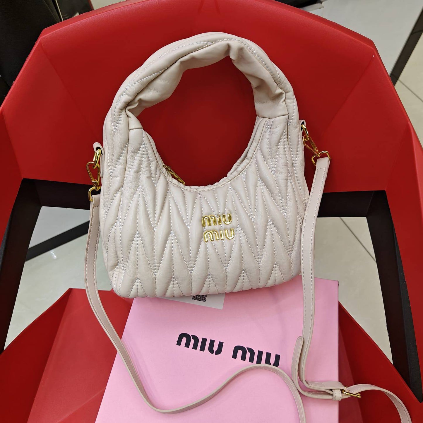 miu miu 
85 dhs🪙🌨️

with box
🎁🎁🎁

Zain235
♥️♥️♥️