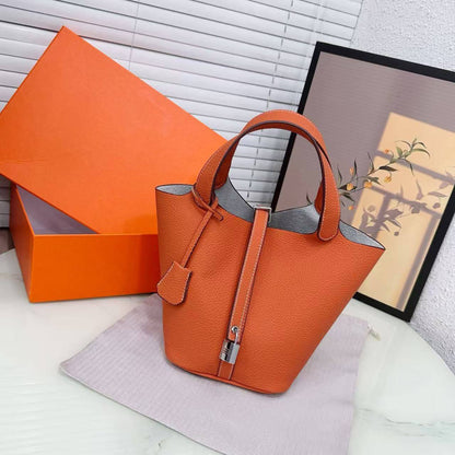 Hermes 
100 dhs💓
with box  

Zain253
♥️♥️♥️