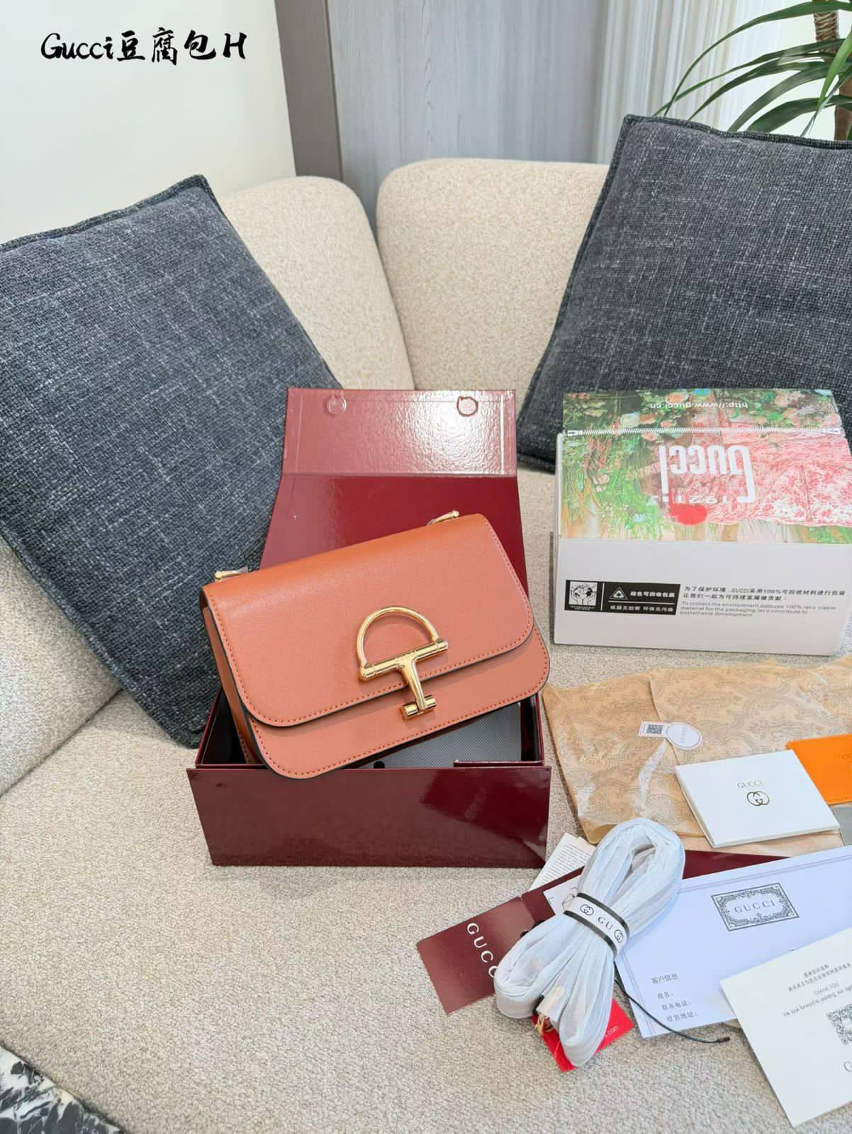 Gucci
Master +++
290 dhs❣️

Zain141
♥️♥️♥️