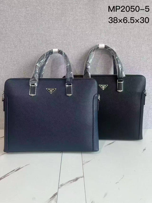 LAPTOP 💻 bags
120 dhs🪙
Size 38cm

Zain161
♥️♥️♥️