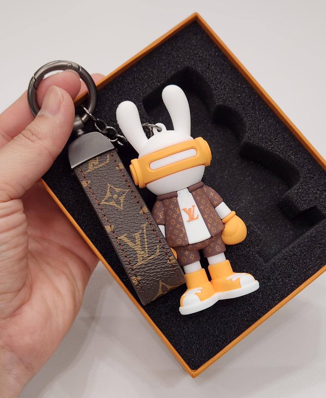 LOUIS VUITTON🦋*
Key chain ⛓️‍💥 
Master quality 💯
With master box 🗃️ 
45 dhs🪙🌨️

Zain216
♥️♥️♥️