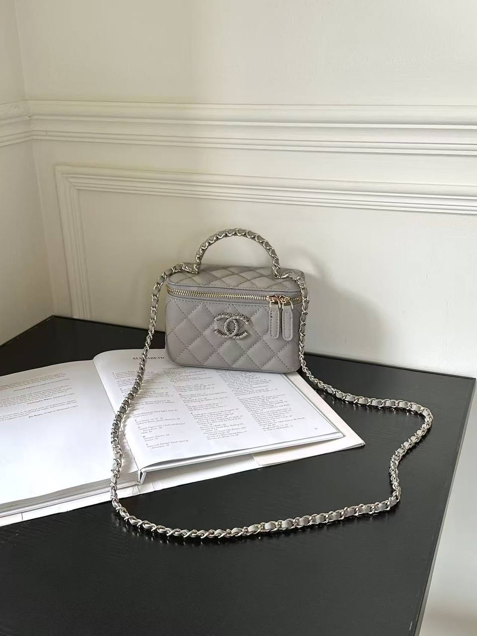 Chanel
withbox 
95 dhs🇦🇪🇦🇪

Zain143
♥️♥️♥️