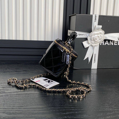 CHANEL 
 GOOD QUALITY 

WITH BOX 
🎁🎁🎁

100 dhs✅

Zain39
♥️♥️♥️