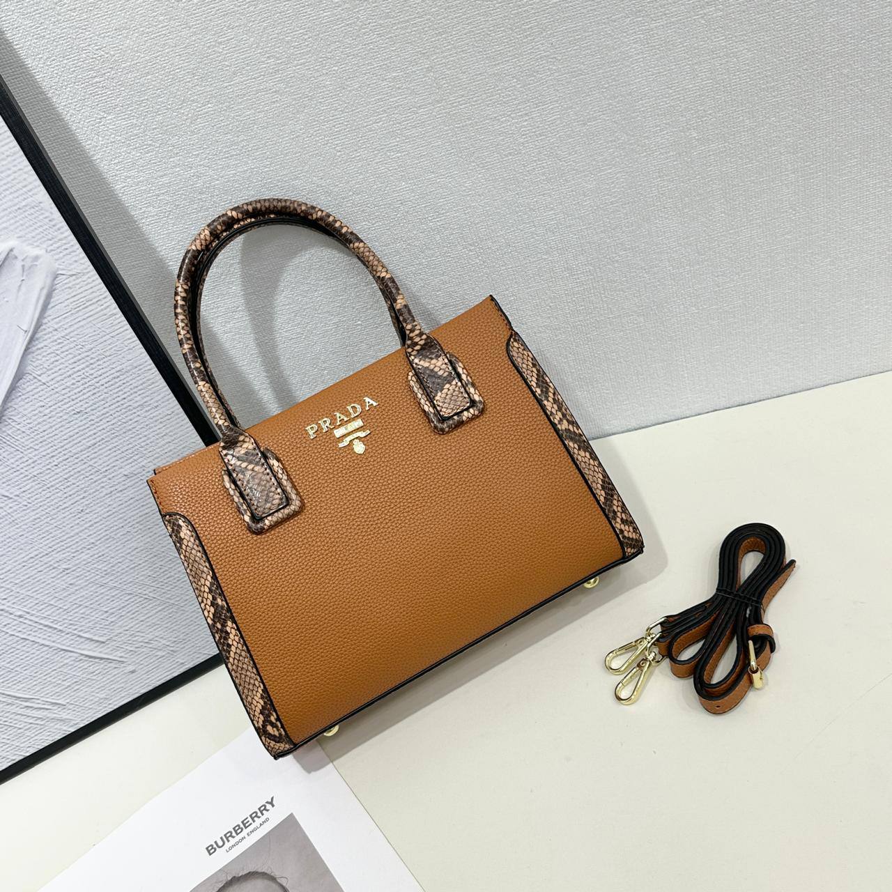Prada - MK
95 dhs✅
high quality

Zain26
♥️♥️♥️