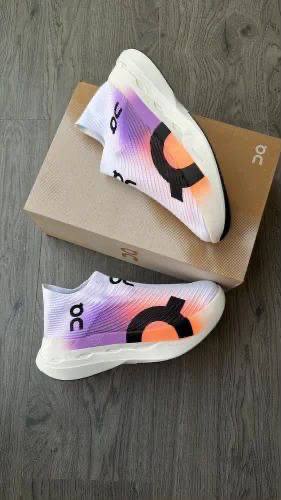 On Cloudboom strike light spray 
NEW ARRIVALS 🤩
40-45 AVAILABLE 😇
190 dhs🇦🇪🇦🇪

Zain242
♥️♥️♥️